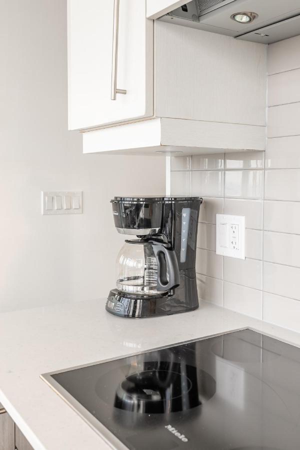 Luxury 2 Bedroom In The Heart Of Entertainment District W/ Cn Tower View Торонто Екстериор снимка