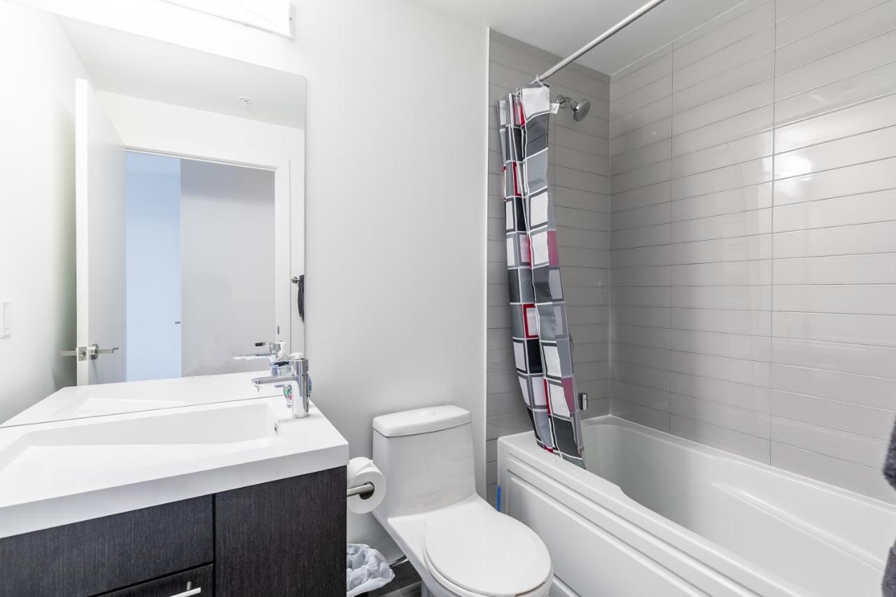 Luxury 2 Bedroom In The Heart Of Entertainment District W/ Cn Tower View Торонто Екстериор снимка