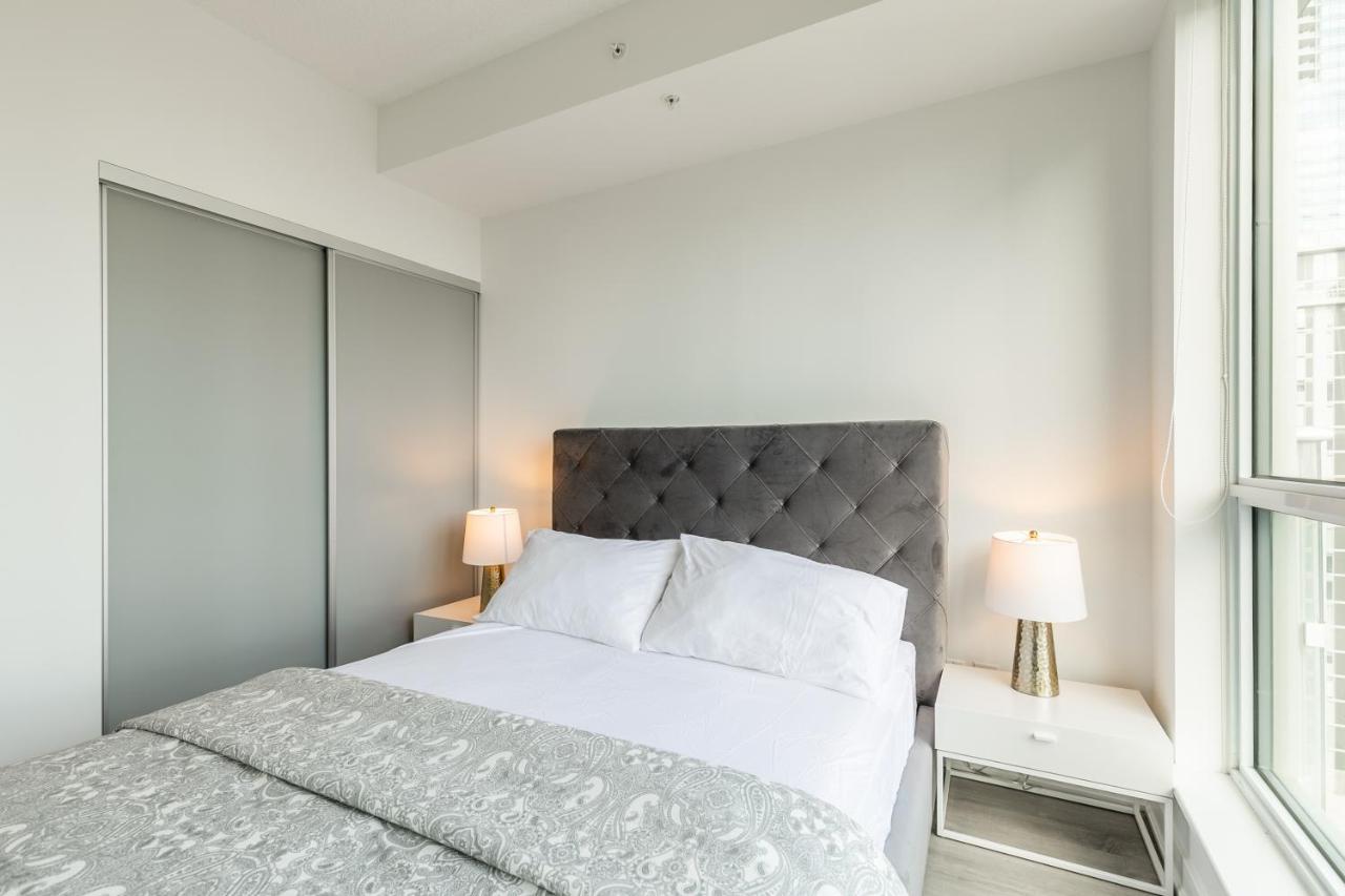 Luxury 2 Bedroom In The Heart Of Entertainment District W/ Cn Tower View Торонто Екстериор снимка