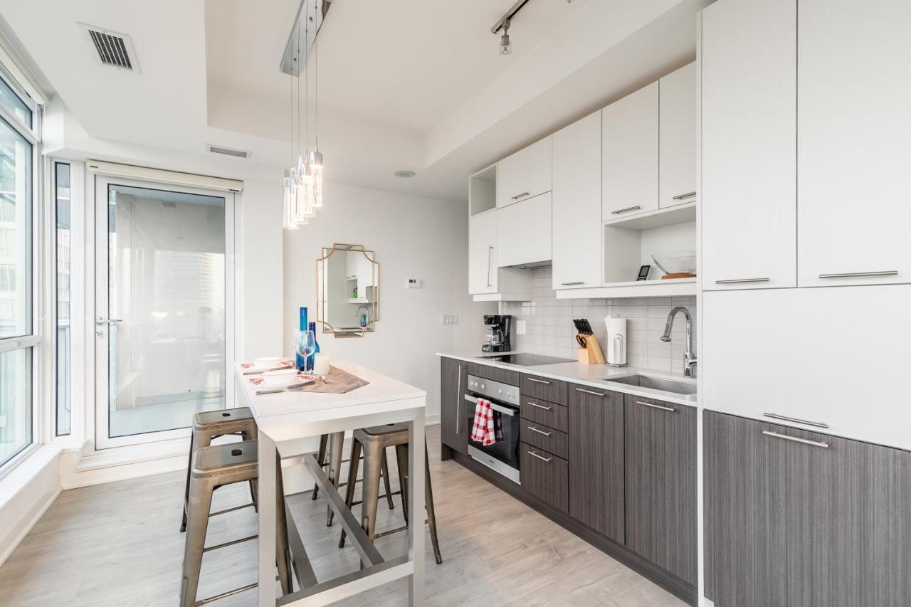 Luxury 2 Bedroom In The Heart Of Entertainment District W/ Cn Tower View Торонто Екстериор снимка