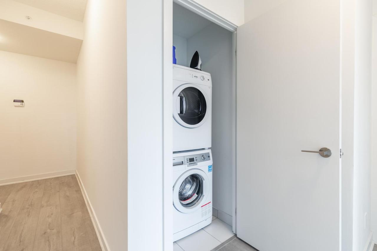 Luxury 2 Bedroom In The Heart Of Entertainment District W/ Cn Tower View Торонто Екстериор снимка