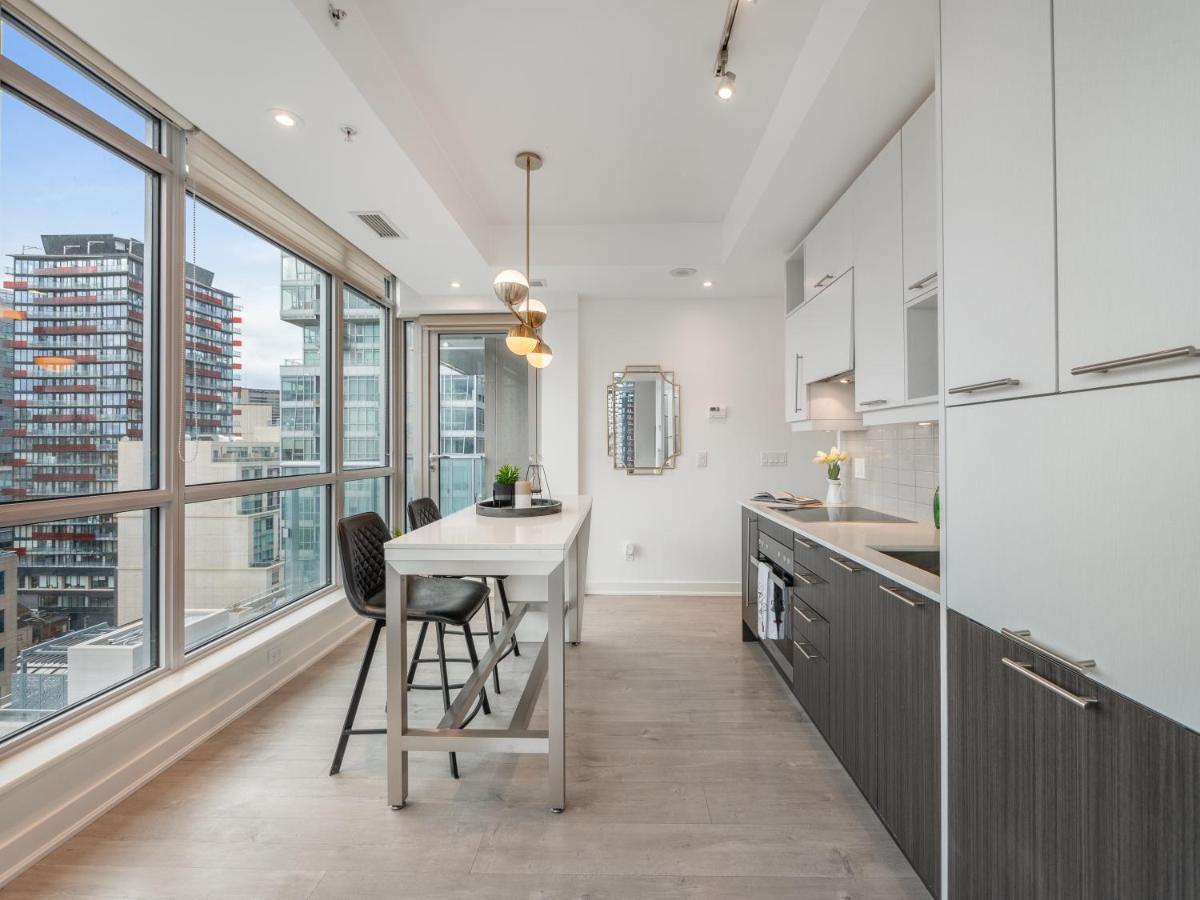 Luxury 2 Bedroom In The Heart Of Entertainment District W/ Cn Tower View Торонто Екстериор снимка