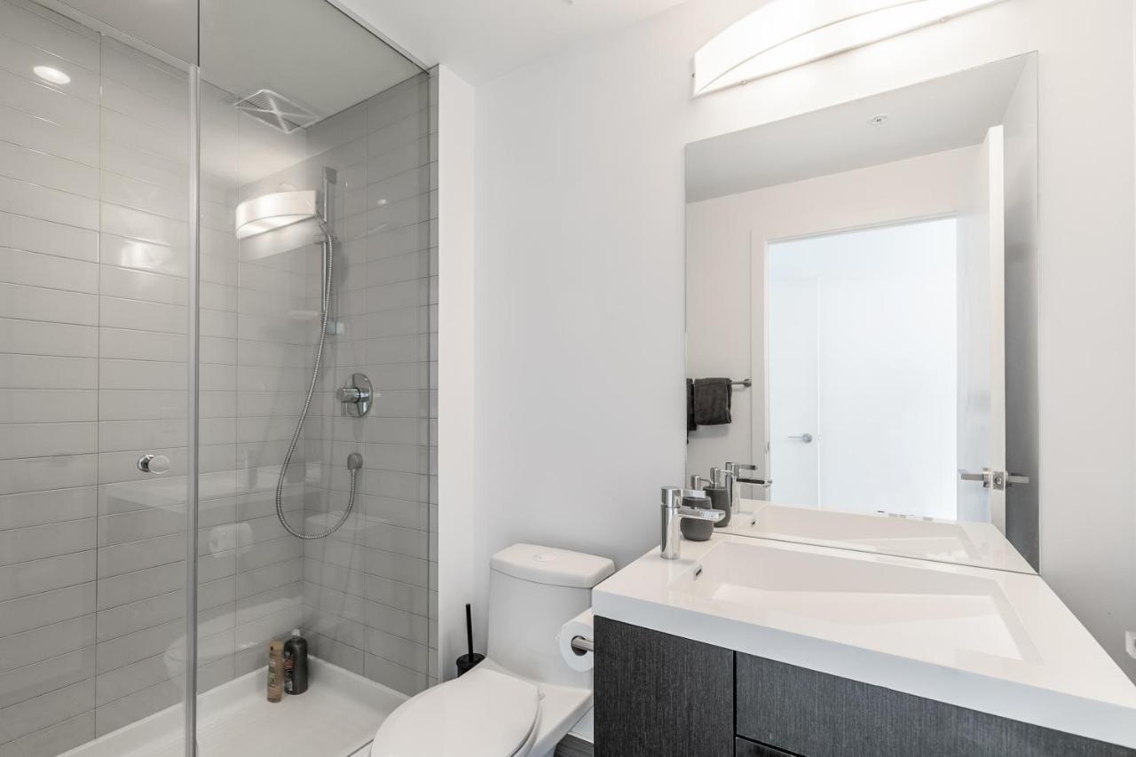 Luxury 2 Bedroom In The Heart Of Entertainment District W/ Cn Tower View Торонто Екстериор снимка